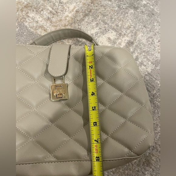 Bebe LYLA Shoulder Bag Taupe Color, Quilted Pattern Great Condition! - Picture 11 of 13